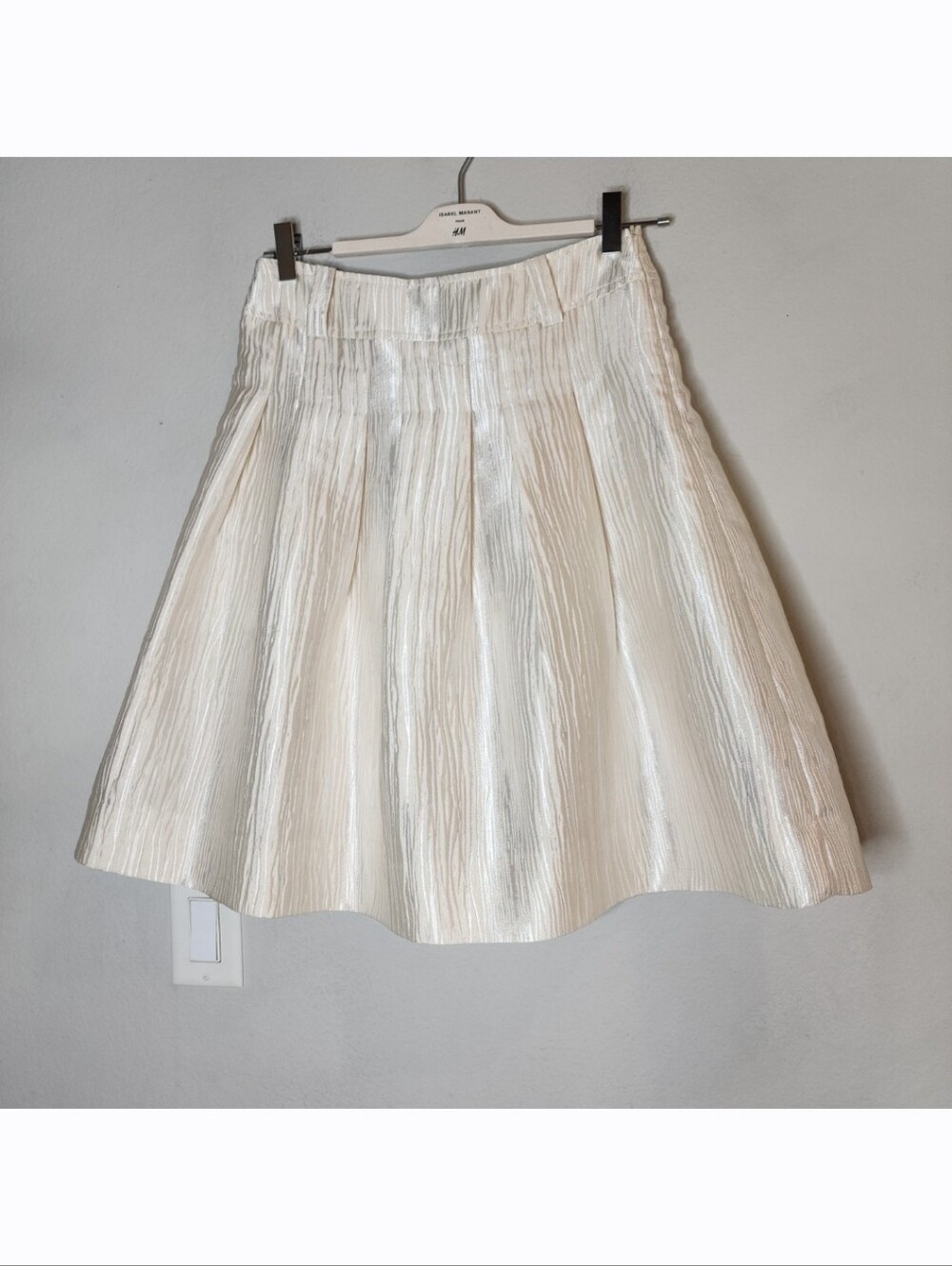 Beulah Skirt Ivory Shiny Sheen Pleated Knee Length Size Medium Runs Small